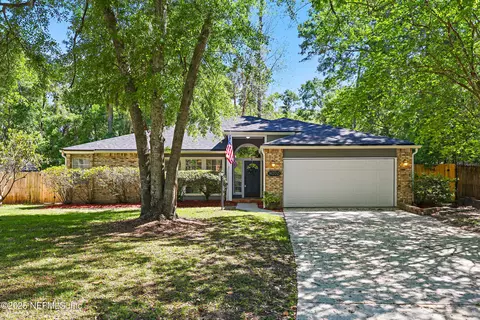 8070 Dickie Dr, Jacksonville, FL 32216