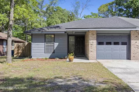 7462 Colony Cove Ln, Jacksonville, FL 32277