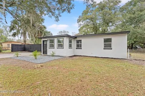 1537 King Arthur Rd, Jacksonville, FL 32211