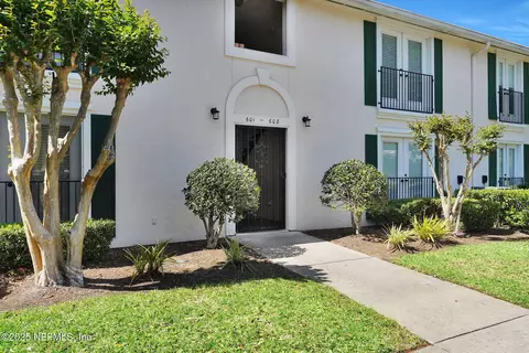 13715 Richmond Park Dr #601, Jacksonville, FL 32224