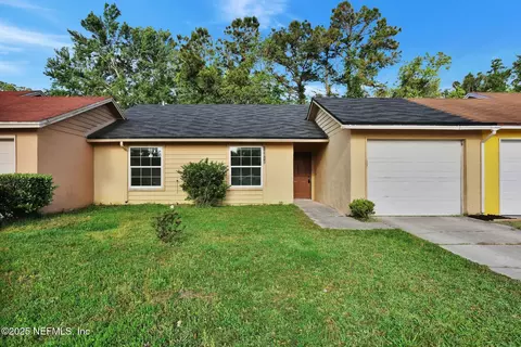 10612 Meadowlea Dr, Jacksonville, FL 32218