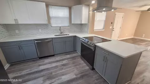 2756 Hidden Village Dr, Jacksonville, FL 32216