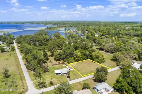 222 Perry St, Pomona Park, FL 32181