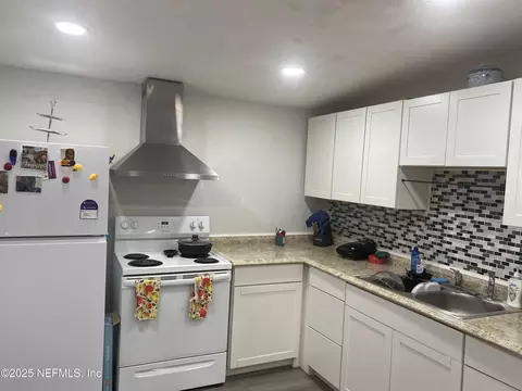 2552 Spirea St, Jacksonville, FL 32209