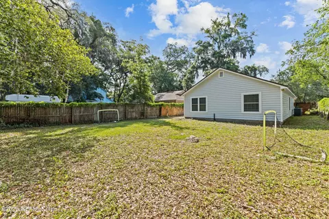 7237 Oakwood Dr, Jacksonville, FL 32211