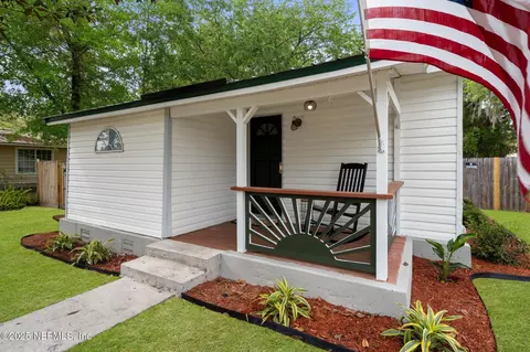 1054 Center St, Green Cove Springs, FL 32043
