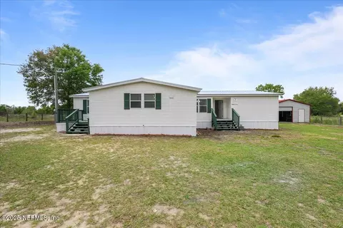 725 Kitty Ave, Interlachen, FL 32148