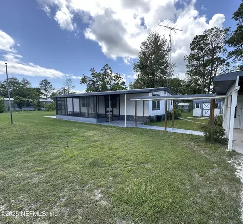 105 Lake Dr, Crescent City, FL 32112