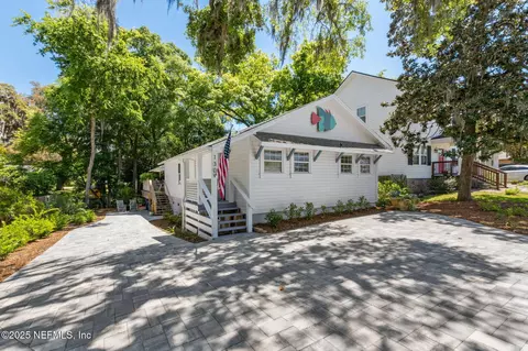130 N 13th St, Fernandina Beach, FL 32034