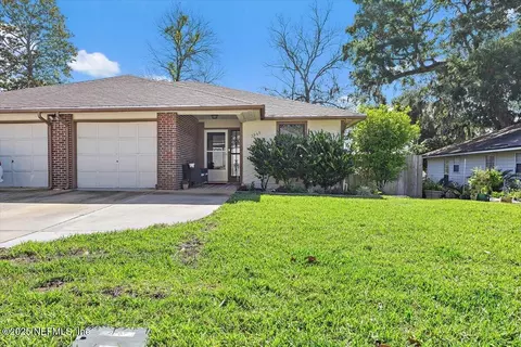 3945 Hollows Dr, Jacksonville, FL 32225