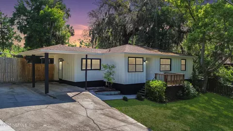 1403 15th St, Palatka, FL 32177