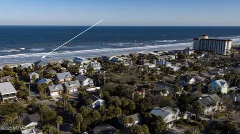 42 3rd St, Atlantic Beach, FL 32233