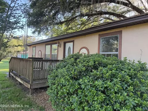 219 Janet Ave, Interlachen, FL 32148