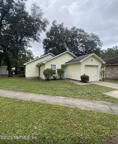 1422 Ellis Trace Dr, Jacksonville, FL 32205