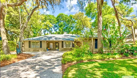 1937 Lakeside Dr N, Fernandina Beach, FL 32034