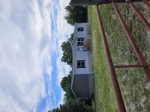 216 Coconut St, Pomona Park, FL 32181