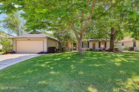 8459 Sand Point Dr W, Jacksonville, FL 32244