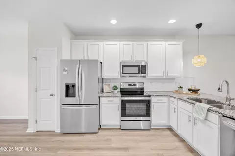 2295 Sandy Bay Ln, Jacksonville, FL 32233
