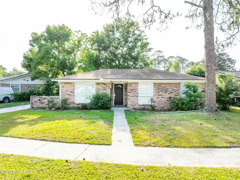 5012 Lofty Pines Cir E, Jacksonville, FL 32210