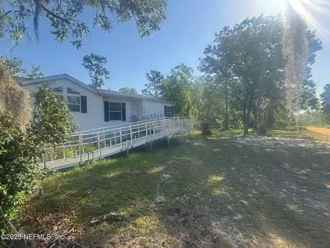 124 Holly Hill Ln, Hawthorne, FL 32640
