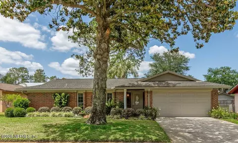 8625 Graybar Dr, Jacksonville, FL 32221