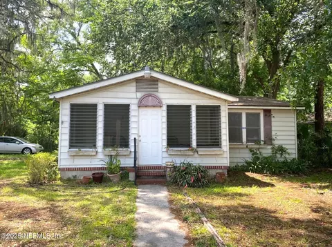 1134 Pangola Dr, Jacksonville, FL 32205