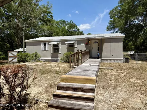 118 Luther Dr, Interlachen, FL 32148