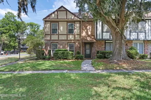 8195 Trafalgar Sq, Jacksonville, FL 32217