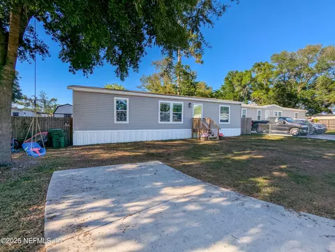 6006 E 6th Mnr, Palatka, FL 32177