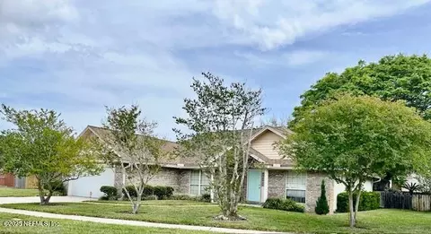 2735 Safeshelter Dr W, Jacksonville, FL 32225