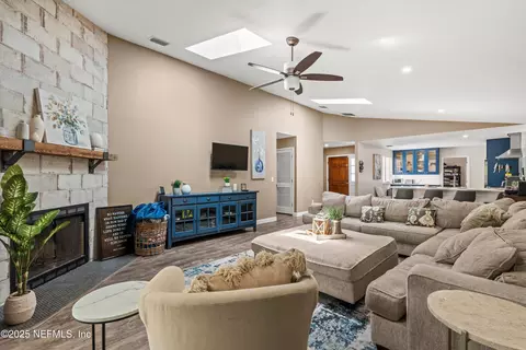 8265 Lake Woodbourne Dr E, Jacksonville, FL 32217