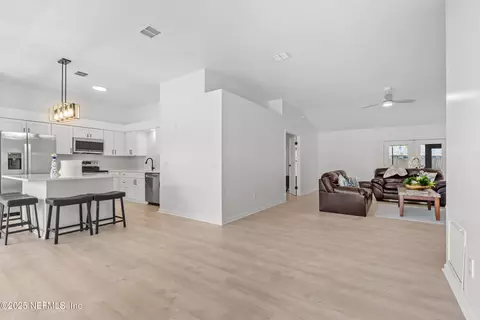 210 Naugatuck Dr, Jacksonville, FL 32225