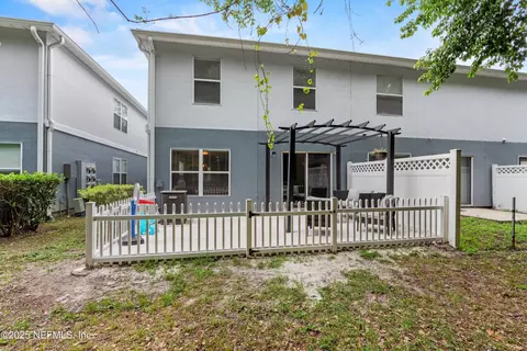 810 Black Cherry Dr S, Saint Johns, FL 32259