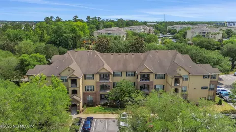 7800 Point Meadows Dr #231, Jacksonville, FL 32256