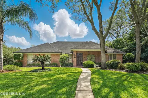 1927 Secluded Woods Ln, Neptune Beach, FL 32266