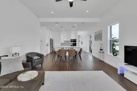 Dining - 156 Capri Dr, Ormond Beach, FL 32176 photo 4 of 4