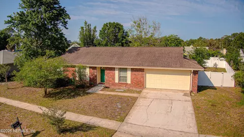 2474 Summer Tree Rd E, Jacksonville, FL 32246