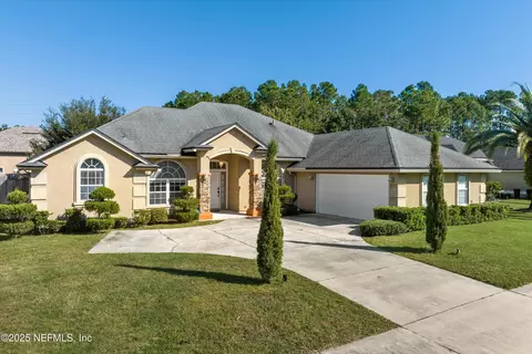 129 Lake Run Blvd, Jacksonville, FL 32218
