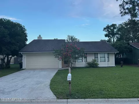 657 Radnor Ln, Jacksonville, FL 32221