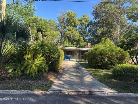 313 Suzanne Dr, Jacksonville, FL 32218