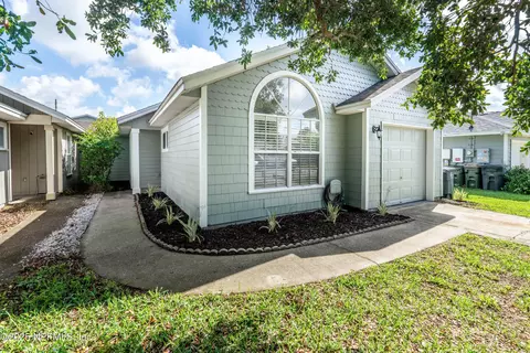 67 W 9th St, Atlantic Beach, FL 32233
