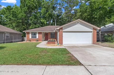 952 Long Lake Dr, Jacksonville, FL 32225