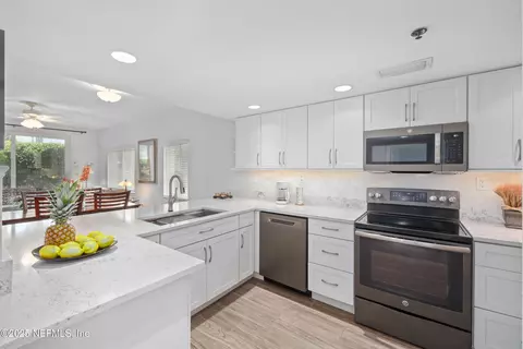 Kitchen - 159 Marine St #105, Saint Augustine, FL 32084 photo 2 of 6