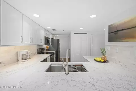 Kitchen - 159 Marine St #105, Saint Augustine, FL 32084 photo 4 of 6