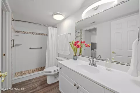 Bath - 159 Marine St #105, Saint Augustine, FL 32084 photo 3 of 4