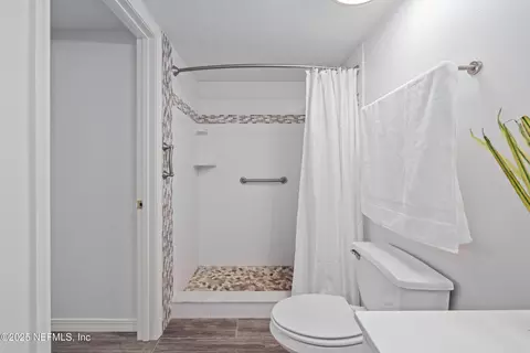 Bath - 159 Marine St #105, Saint Augustine, FL 32084 photo 4 of 4
