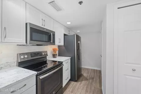 Kitchen - 159 Marine St #105, Saint Augustine, FL 32084 photo 6 of 6