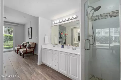 Bath - 159 Marine St #105, Saint Augustine, FL 32084 photo 2 of 4