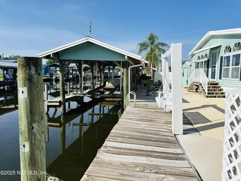 122 Paradise Dr, Welaka, FL 32193