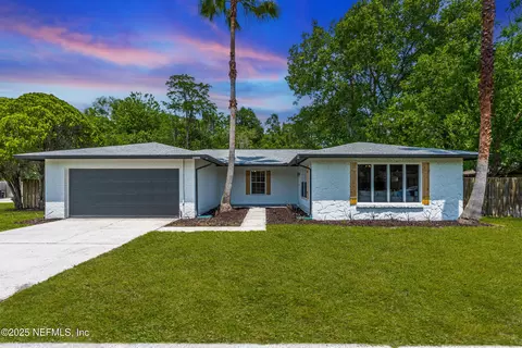 4923 Lofty Pines Cir E, Jacksonville, FL 32210